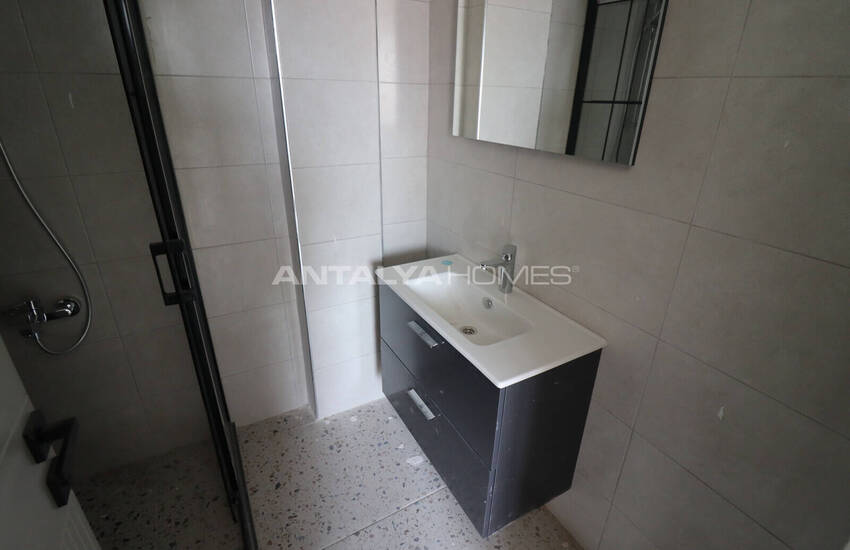 Modern Flats with Communal Garden in Mersin 19