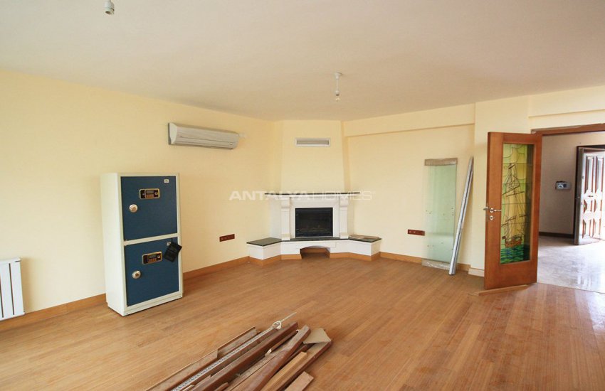 Rymlig Villa Med Utsikt Över Skogen I Antalya 12