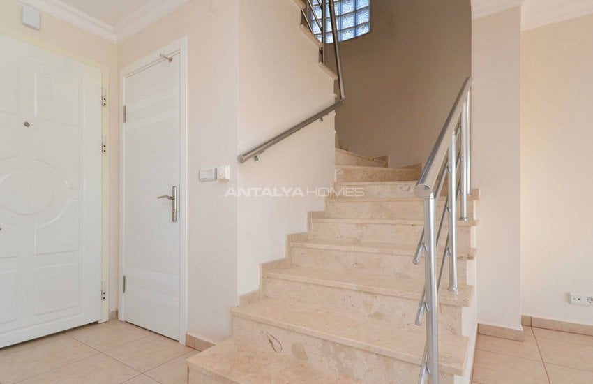 Sea View 5+1 Villa in Alanya with Rich Features 18