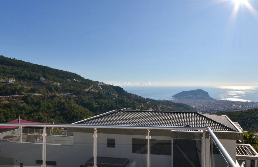 Sea View 5+1 Villa in Alanya with Rich Features 25