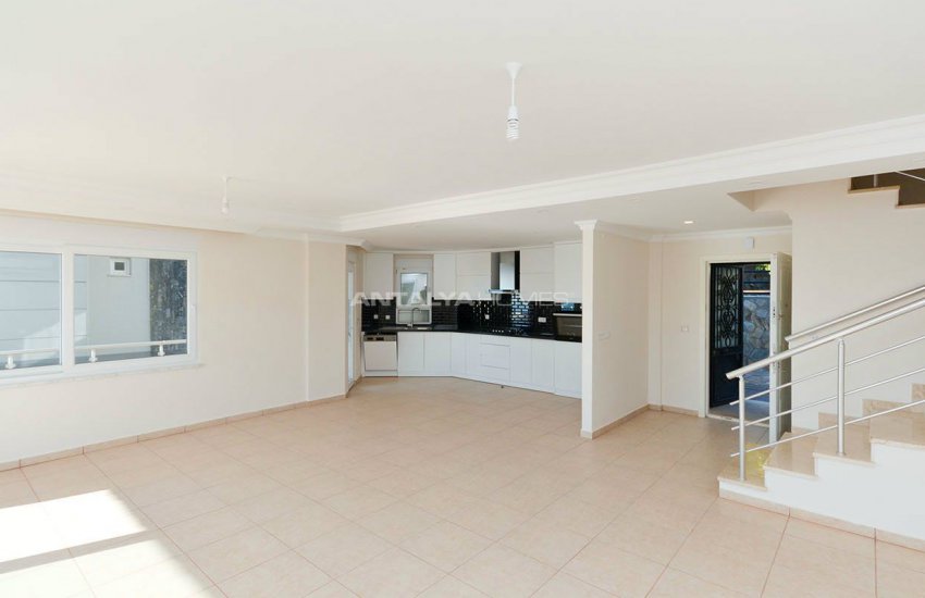 Sea View 5+1 Villa in Alanya with Rich Features 9