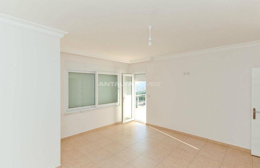 Sea View 5+1 Villa in Alanya with Rich Features 11