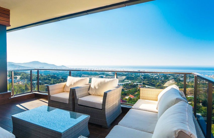 Glorious Sea and Castle View Triplex Villa in Alanya 39