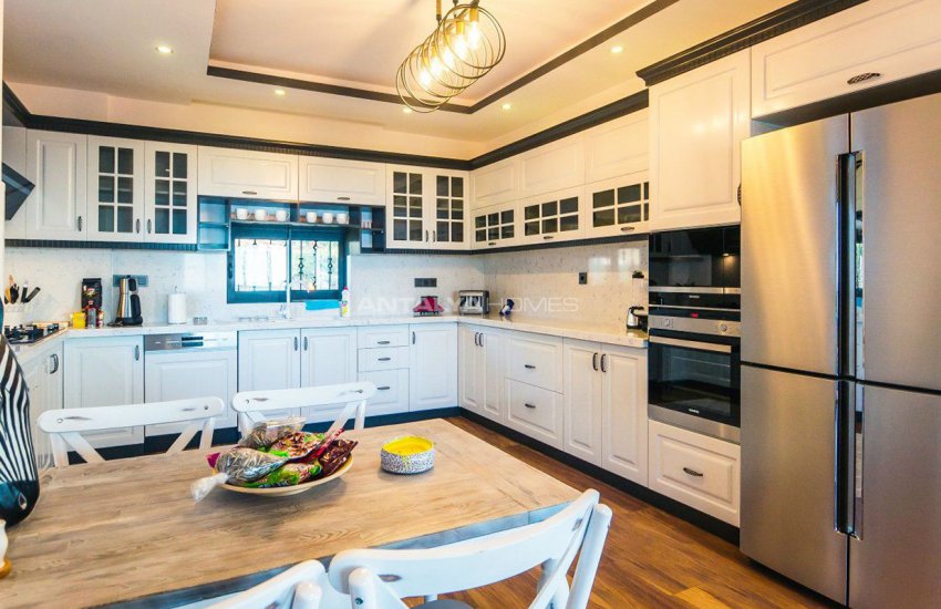 Glorious Sea and Castle View Triplex Villa in Alanya 22