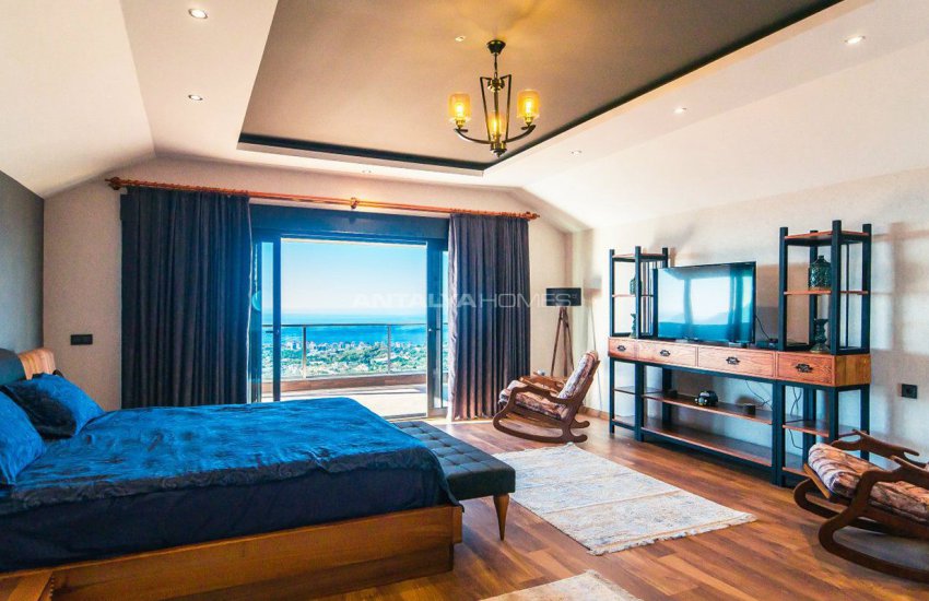 Glorious Sea and Castle View Triplex Villa in Alanya 25