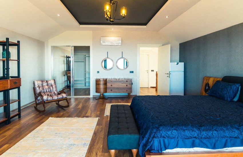 Glorious Sea and Castle View Triplex Villa in Alanya 26