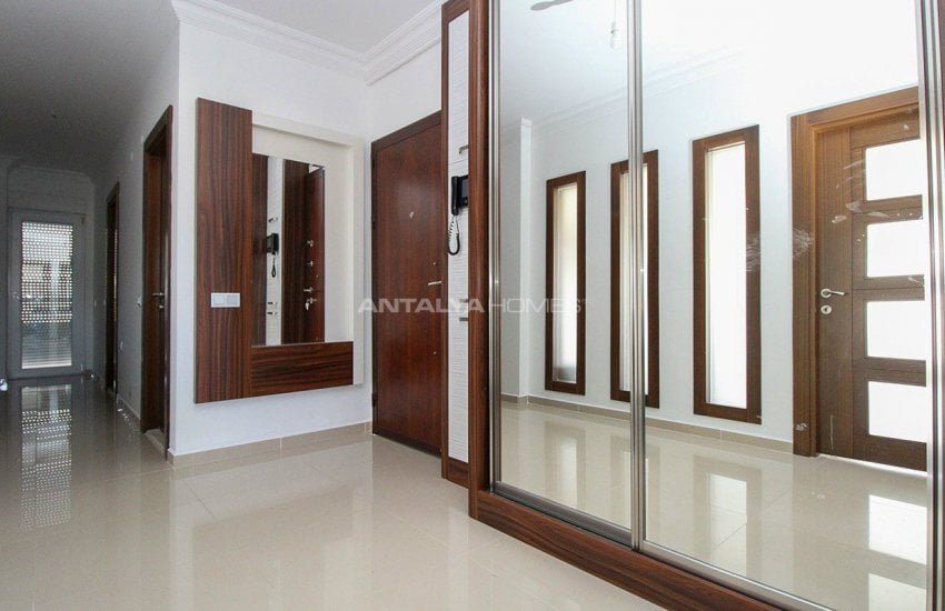 Lara'da Lüks Site Özelliklerine Sahip Satılık Daire 17