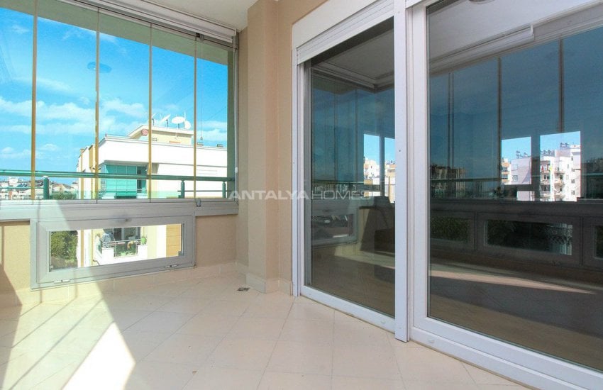 Lara'da Lüks Site Özelliklerine Sahip Satılık Daire 32