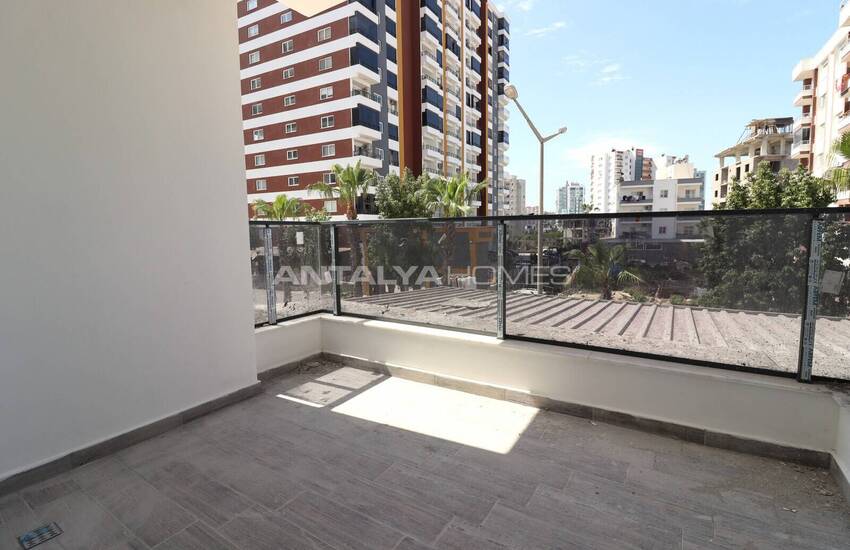 Apartments in a Complex with Extensive Features in Mersin Erdemli 30