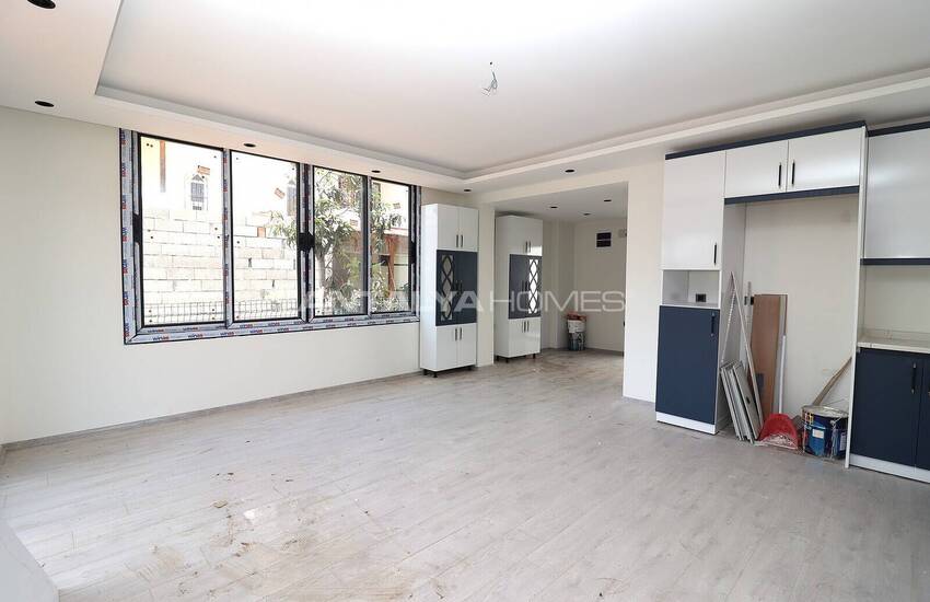 Mersin'de Geniş Teras Alanına Sahip Site İçinde İkiz Villa 9