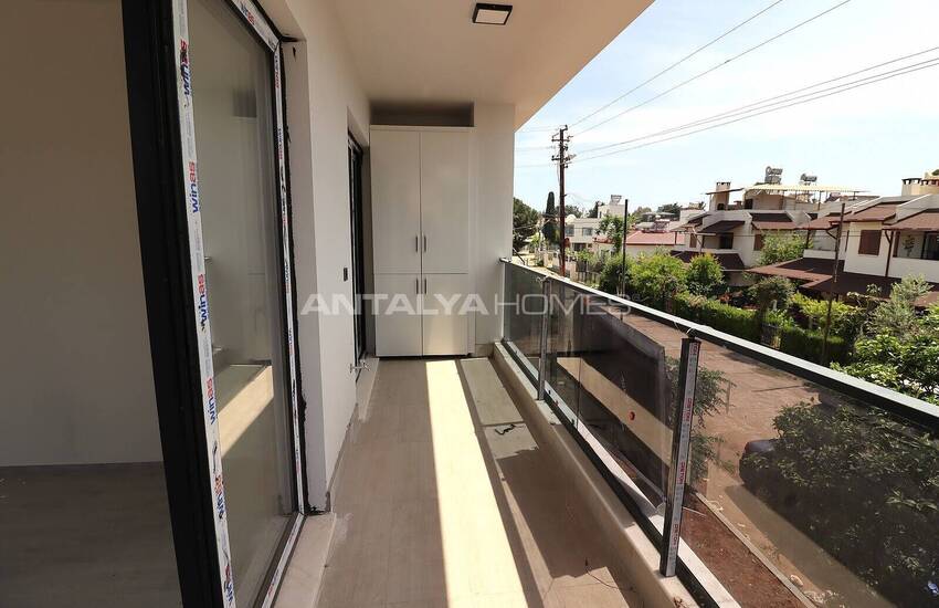 Mersin'de Geniş Teras Alanına Sahip Site İçinde İkiz Villa 21