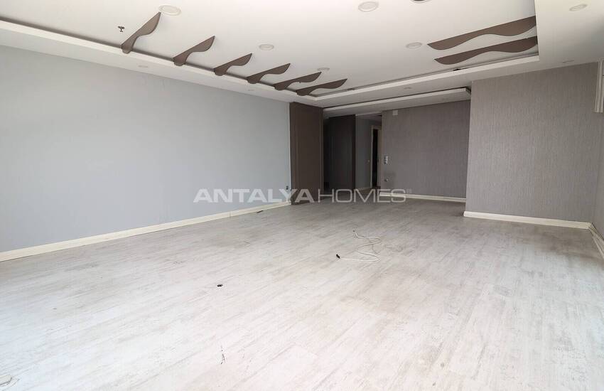 Företag Med Rymlig Användning Motsätter Sig Mersins Hamn 8