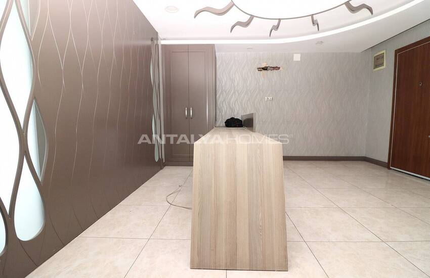 Företag Med Rymlig Användning Motsätter Sig Mersins Hamn 17