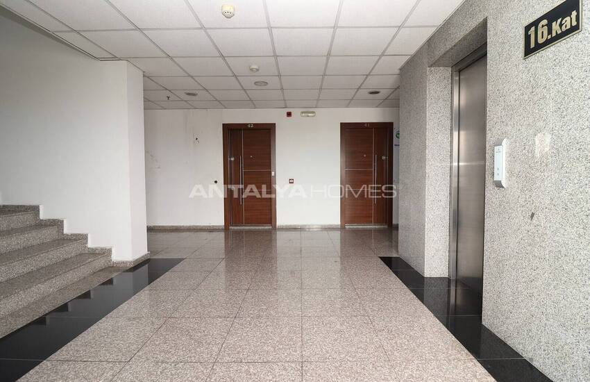 Företag Med Rymlig Användning Motsätter Sig Mersins Hamn 20