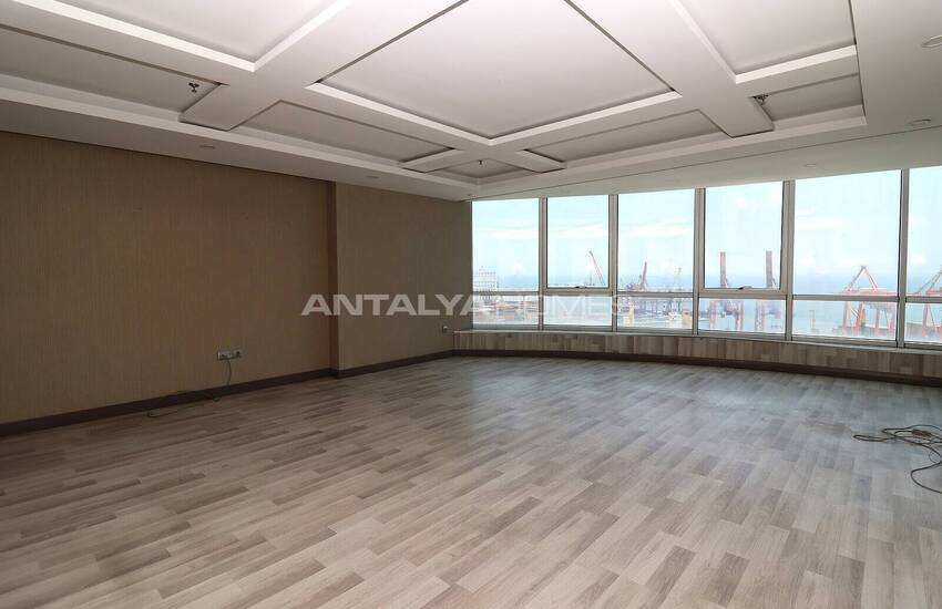 Företag Med Rymlig Användning Motsätter Sig Mersins Hamn 9