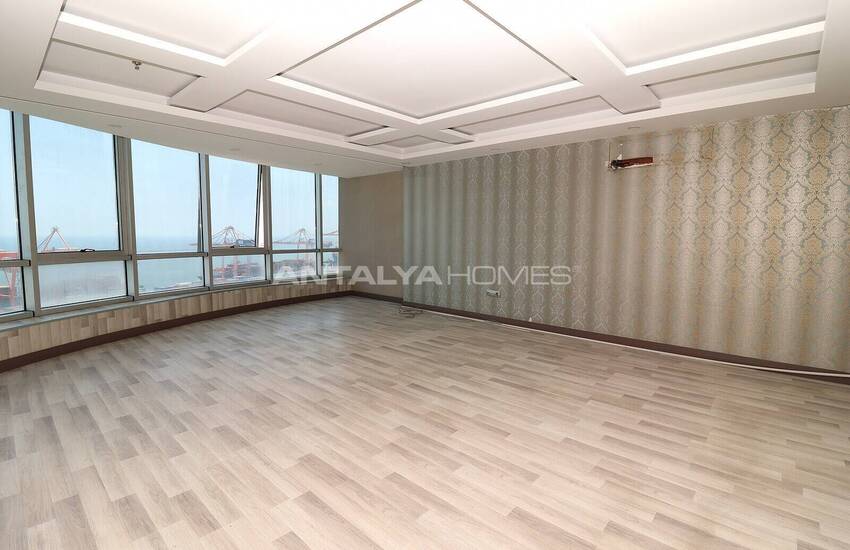 Företag Med Rymlig Användning Motsätter Sig Mersins Hamn 10