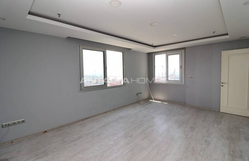 Företag Med Rymlig Användning Motsätter Sig Mersins Hamn 13