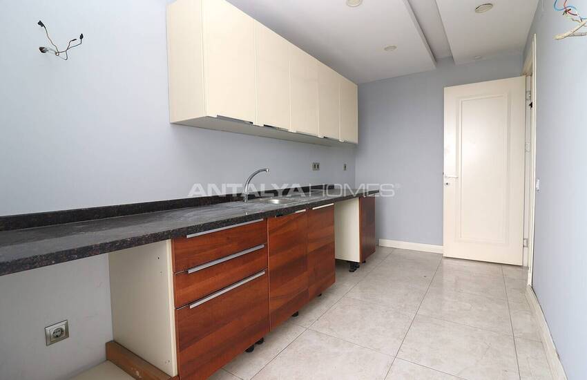 Företag Med Rymlig Användning Motsätter Sig Mersins Hamn 14