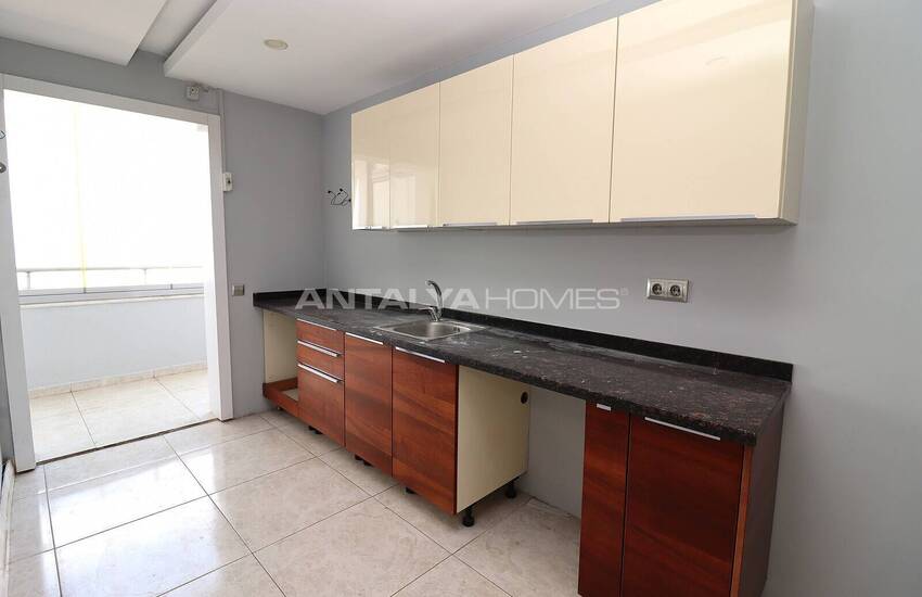 Företag Med Rymlig Användning Motsätter Sig Mersins Hamn 15