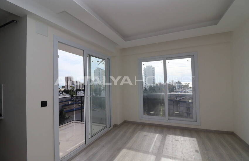 Newly-built Key-ready Flats with 1 Bedroom in Tece Mersin 12