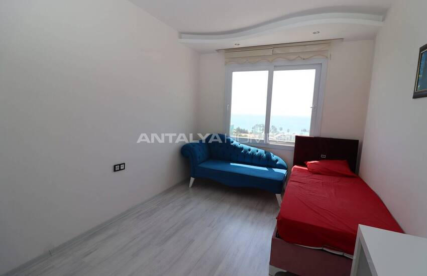 Mersin'de Havuzlu Sitede Uygun Fiyatlı Deniz Manzaralı Daire 27