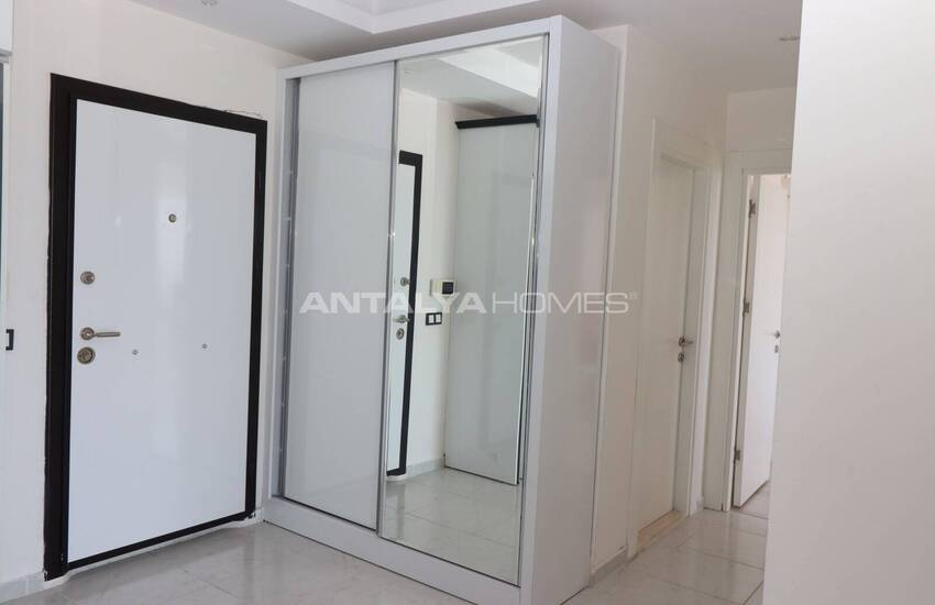 Mersin'de Havuzlu Sitede Uygun Fiyatlı Deniz Manzaralı Daire 18