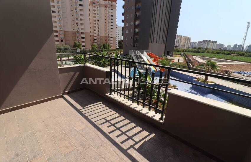 Mersin'de Plaja Yakın Havuzlu Sitede Uygun Fiyatlı Daireler 16