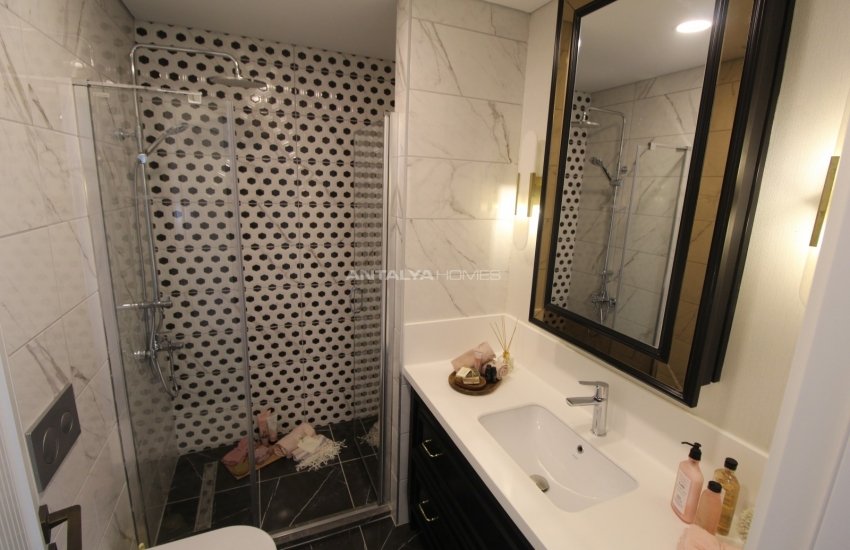 Chic Real Estate in İstanbul with an Indoor Swimming Pool