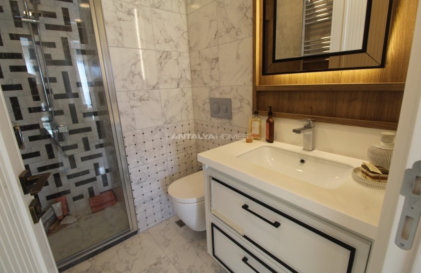 Chic Real Estate in İstanbul with an Indoor Swimming Pool