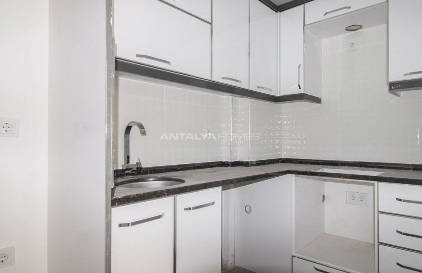 Road-front Offices with Futuristic Architecture in Kepez 4