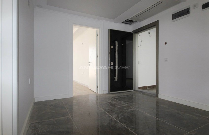 Road-front Offices with Futuristic Architecture in Kepez 6