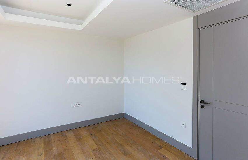 Beachfront Flats with Smart Home System in Antalya Konyaalti 33