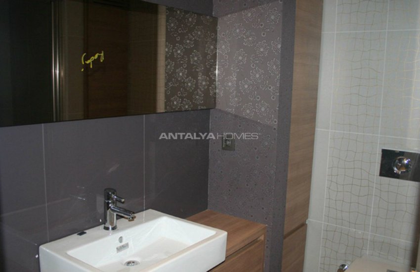 Uluç Mahallesinde Yüzme Havuzlu Site İçinde Lüks Daireler 26