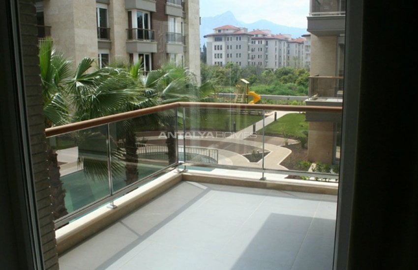 Uluç Mahallesinde Yüzme Havuzlu Site İçinde Lüks Daireler 19