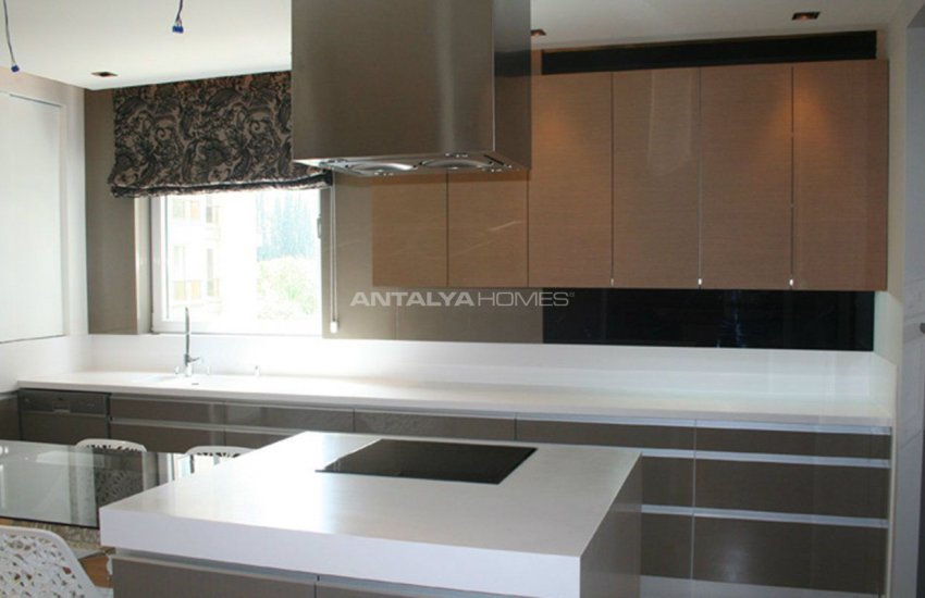 Uluç Mahallesinde Yüzme Havuzlu Site İçinde Lüks Daireler 30