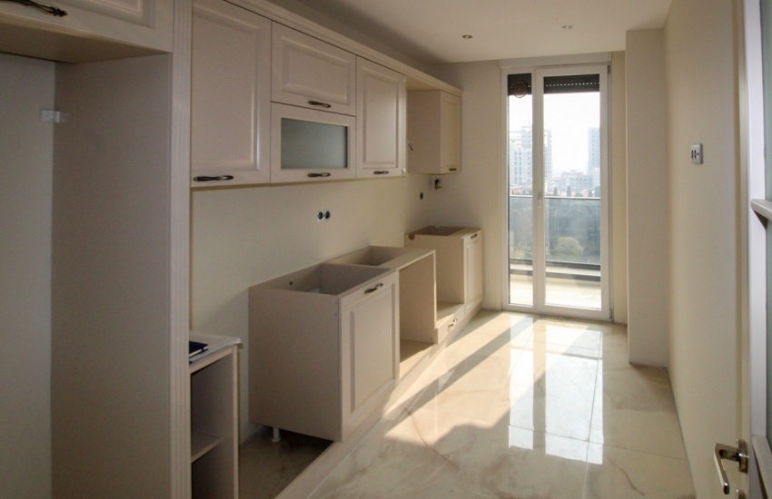 Central Maltepe Flats with Sea and City Views