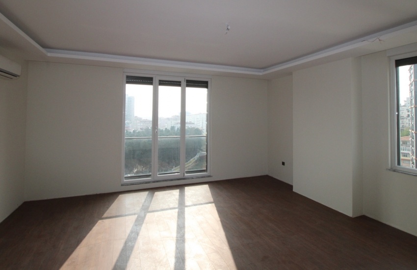 Central Maltepe Flats with Sea and City Views