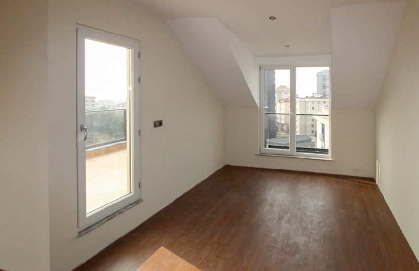 Central Maltepe Flats with Sea and City Views