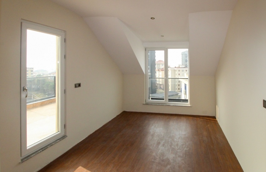 Central Maltepe Flats with Sea and City Views