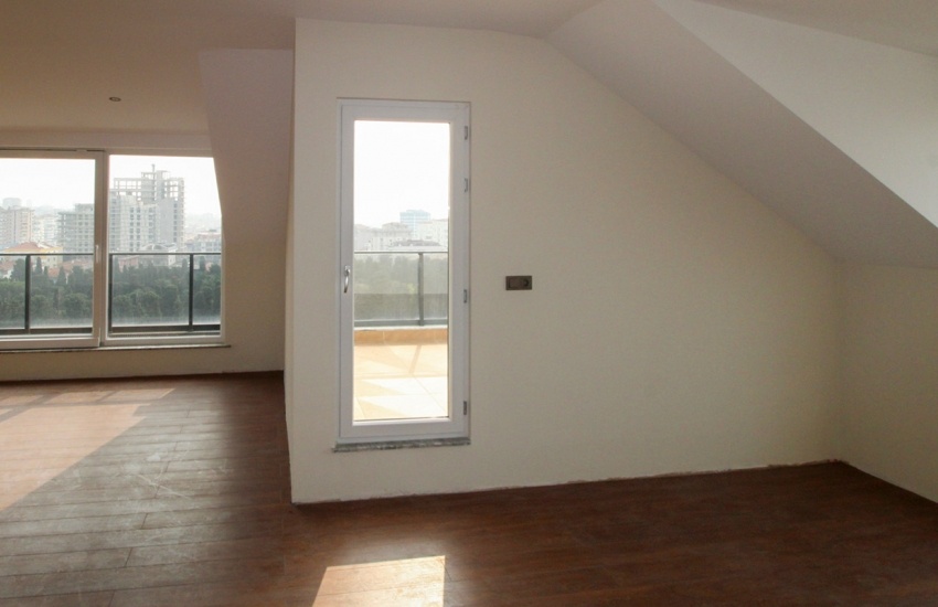 Central Maltepe Flats with Sea and City Views