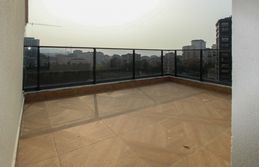 Central Maltepe Flats with Sea and City Views