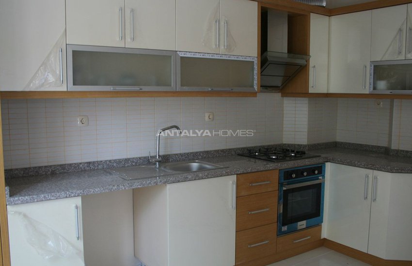 Spacious Property with Blinds in Antalya Turkey 14