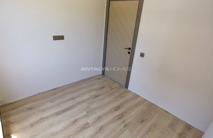 Lara’da Yeşilliklerle Çevrili Site İçinde Daireler 25