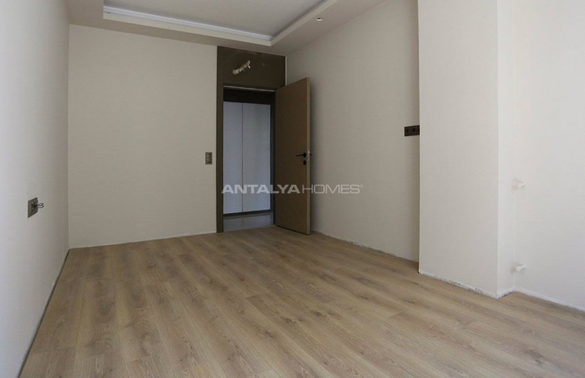 Lara’da Yeşilliklerle Çevrili Site İçinde Daireler 22