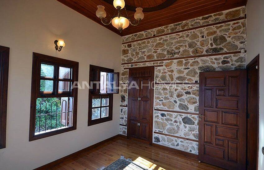 عمارت تاریخی در داخل دیوارهای قلعه ی آلانیا 26