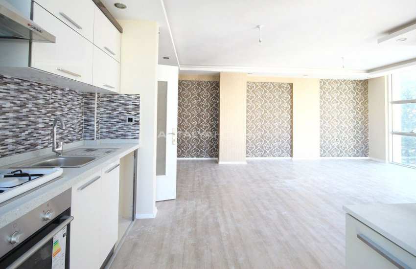 شقق بإطلالة خلابة غير منقطعة على الطبيعة والجبال في كونيالتي 13