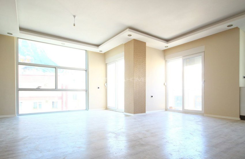 شقق بإطلالة خلابة غير منقطعة على الطبيعة والجبال في كونيالتي 8