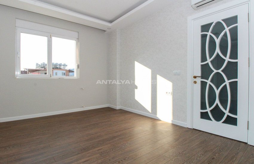 Renovated Duplex Flat with a Separate Kitchen in Konyaaltı 14