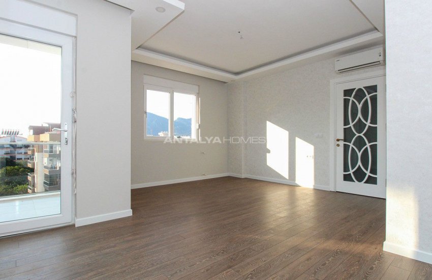 Renovated Duplex Flat with a Separate Kitchen in Konyaaltı 15