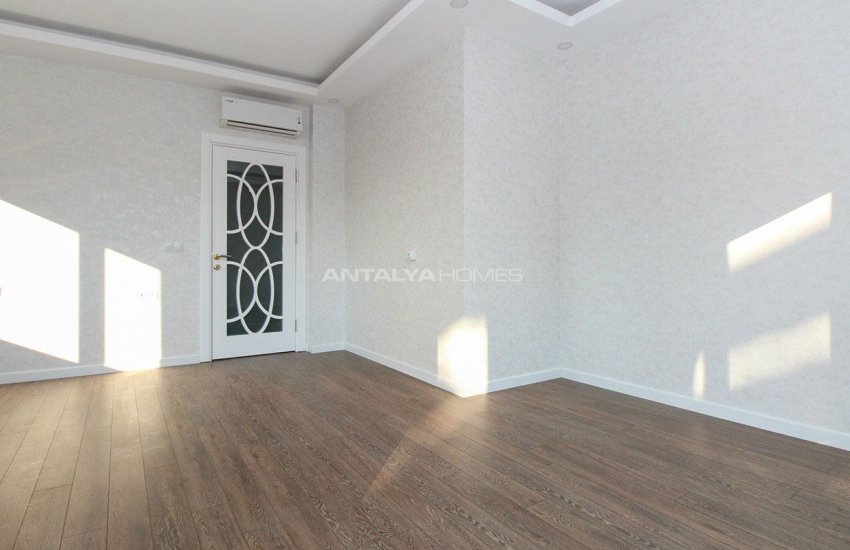 Renovated Duplex Flat with a Separate Kitchen in Konyaaltı 16
